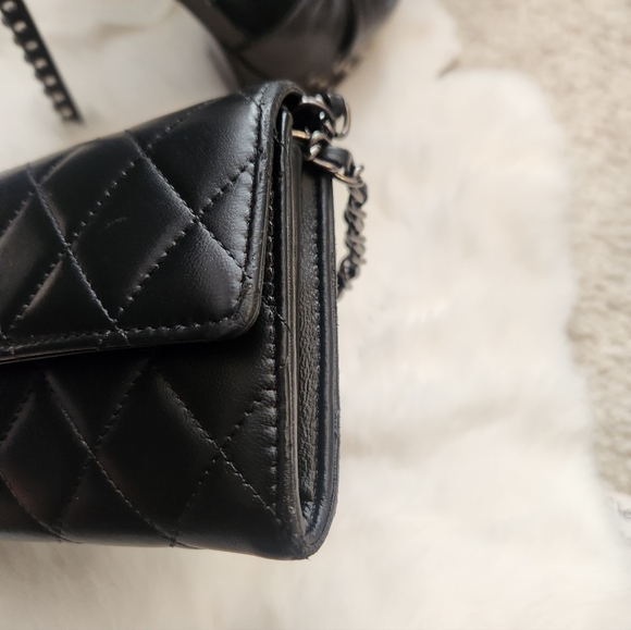 CHANEL Black Quilted Leather Wallet - Picture 11 of 13
